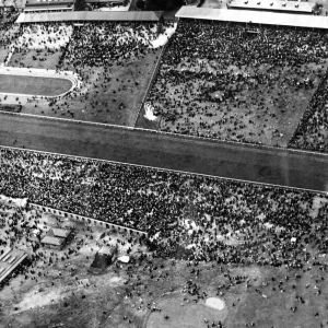 The good old days Gosforth Park on Plate Day, 1952. Five years earlier a reported 57