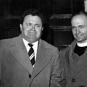 Former Goon Harry Secombe, led the singing of hymns
