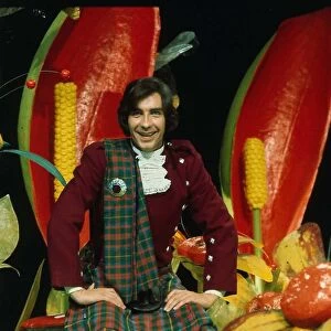 Gordon Bennett TV Presenter 1975 dressed in tartan highland wear A©mirrorpix