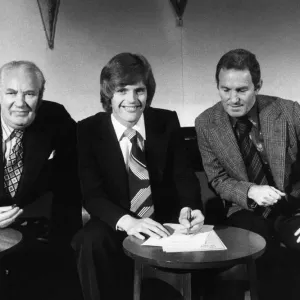 Gordon McQueen Signs for Manchester United Print Gordon McQueen Signs for Manchester United Print