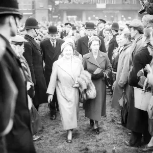Queen Mother and Princess Margaret at Aintree, 1956 Print Queen Mother and Princess Margaret at Aintree, 1956 Print