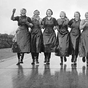 Great Yarmouth Scottish Herring Girls, circa 1936 Linkning arms on their way to