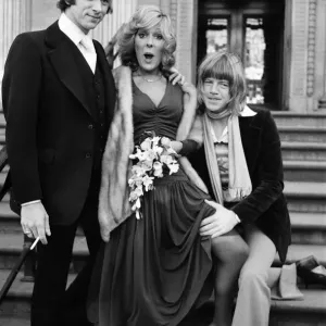 Greg Smith marries Lynda Bellingham, who is to star in his next film Greg Smith marries Lynda Bellingham, who is to star in his next film