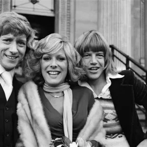 Greg Smith marries Lynda Bellingham, who is to star in his next film Greg Smith marries Lynda Bellingham, who is to star in his next film