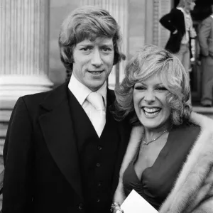 Greg Smith marries Lynda Bellingham, who is to star in his next film Greg Smith marries Lynda Bellingham, who is to star in his next film