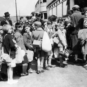Group of children at Southampton ready to leave for the safety of the countryside Group of children at Southampton ready to leave for the safety of the countryside