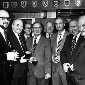 Invités et responsables du club photographiés avant le dîner de l'union rugby du club de Coventry. Invités et responsables du club photographiés avant le dîner de l'union rugby du club de Coventry.