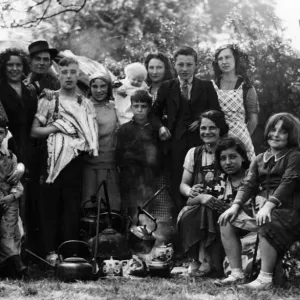 Gypsies around the campfire at Appleby, Cumbria Print 1934