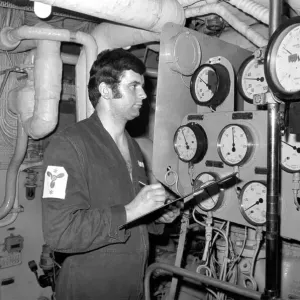 H.M.S. Danae Print: 2.450-ton Leander class frigate scenes in March 1975 H.M.S. Danae Print: 2.450-ton Leander class frigate scenes in March 1975