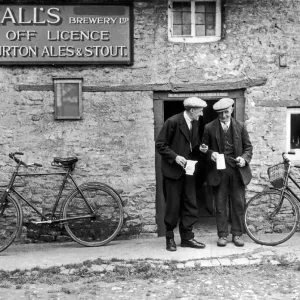 Bucknell Village Green: Local Pub 1946 Print