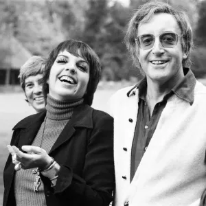 La alegre pareja, Liza Minnelli y Peter Sellers fotografiada en Shepperton Studios.