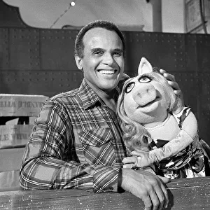 Harry Belafonte (Born 1st March 1927) joins Miss Piggy November 1978 from The Muppets in