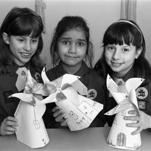 Helen Charlesworth, Sejal Shah and Kim Rowley take part in crafts at the international Helen Charlesworth, Sejal Shah and Kim Rowley take part in crafts at the international