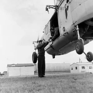 Helicóptero del Escuadrón de Rescate Aéreo 66, Base Aérea de la Fuerza Aérea de los Estados Unidos en Manston. Helicóptero del Escuadrón de Rescate Aéreo 66, Base Aérea de la Fuerza Aérea de los Estados Unidos en Manston.