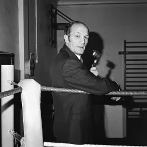 Henry Cooper pictured in a gymnasium. 3rd February 1971 Henry Cooper pictured in a gymnasium. 3rd February 1971