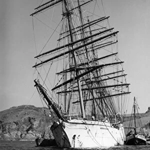 Herzogin Cecile, Windjammer Ship, stranded on rocks off Bolt Head, South Devon