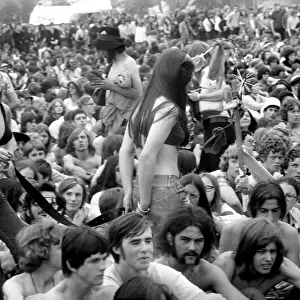 Hippies: Nudism: Nudes in Hyde Park. July 1970 70-6856-005