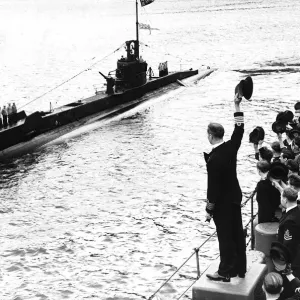 HM Submarine Safari is cheered as she returns safely to port after WW2 patrol. 1945
