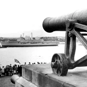HMS ILLUSTRIOUS LEAVES FOR THE FALKLANDS - 5TH APRIL 1982 HMS ILLUSTRIOUS LEAVES FOR THE FALKLANDS - 5TH APRIL 1982