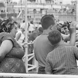 Holiday scenes at Brighton. Holidaymakers on Brighton Holiday scenes at Brighton. Holidaymakers on Brighton