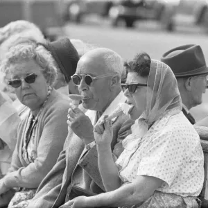 Holiday scenes at Brighton Holidaymakers enjoying the hot weather by cooling off Holiday scenes at Brighton Holidaymakers enjoying the hot weather by cooling off