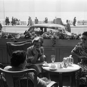 Holiday scenes. in Hastings, East Sussex. Holidaymakers enjoying a afternoon tea at a Holiday scenes. in Hastings, East Sussex. Holidaymakers enjoying a afternoon tea at a
