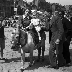 Holiday time in Scarborough, North Yorkshire. June 1954 Holiday time in Scarborough, North Yorkshire. June 1954