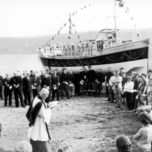Holidaymakers and local residents join a seashore service to rededicate Runswick Bay Holidaymakers and local residents join a seashore service to rededicate Runswick Bay