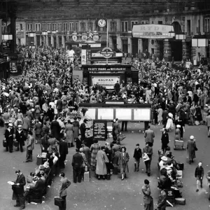 Holidaymakers by the thousand left London by road, rail