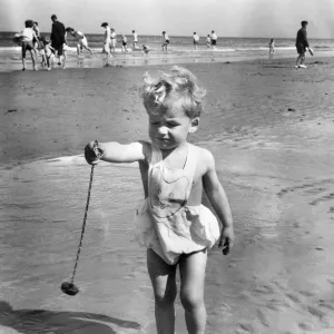 Holidays - Children: 2-year-old Neil Forsyth at Whitley Bay Northumberland