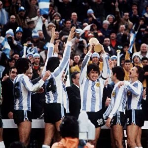 Holland 1 Argentina 3 Football World Cup Final 1978 Passarella Argentine captain