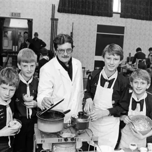 Die Holme Valley Scouts haben ihr jährliches Innenkochwettbewerb abgehalten