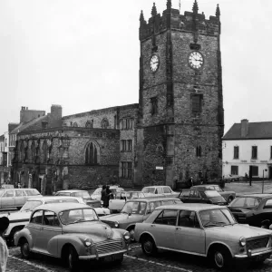 Holy Trinity Church, Market Place, Richmond. For nearly a century The Green Howards has Holy Trinity Church, Market Place, Richmond. For nearly a century The Green Howards has