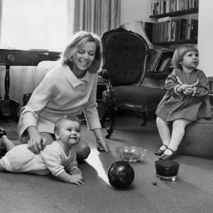 Honor Blackman Print with Children at London Home - November 1968
