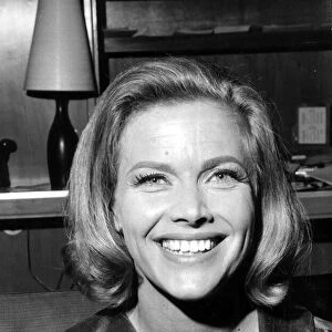 HONOR BLACKMAN WHO WAS BANNED FROM APPEARING ON THE "TONIGHT"