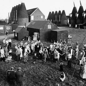 Hop Pickers in Kent Village Print, circa 1930