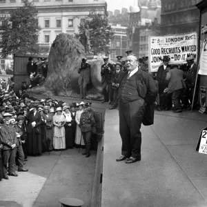 Horatio Bottomley recruiting for the World War I in Trafalgar Square in 1914 Horatio Bottomley recruiting for the World War I in Trafalgar Square in 1914