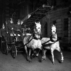 Horse-Drawn Fire Engine with escape ladder. April 1914 Horse-Drawn Fire Engine with escape ladder. April 1914