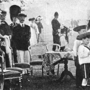 HRH The Princess of Wales at the Start of the Marathon Race in Windsor 24th July 1908 *** HRH The Princess of Wales at the Start of the Marathon Race in Windsor 24th July 1908 ***