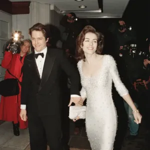Hugh Grant und seine Freundin, Model und Schauspielerin Elizabeth Hurley, erscheinen in London. Hugh Grant und seine Freundin, Model und Schauspielerin Elizabeth Hurley, erscheinen in London.