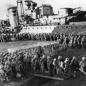Hundreds of Polish troops leave a port in Egypt for Tobruk. October 1941 Hundreds of Polish troops leave a port in Egypt for Tobruk. October 1941