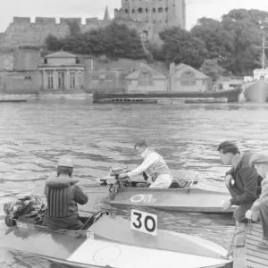 Hydroplane Racing Rochester Rochester Castle in Background