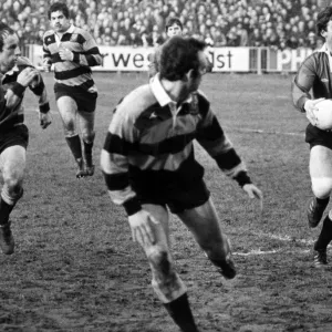 Ian Walsh, Jugador de Pontypridd RFU, rompiendo a través contra Cardiff, Acción del Partido.