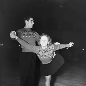 Ice Skating Dancers Jean Westwood & Lawrence Denny 27 / 2 / 1952 C965 / 1