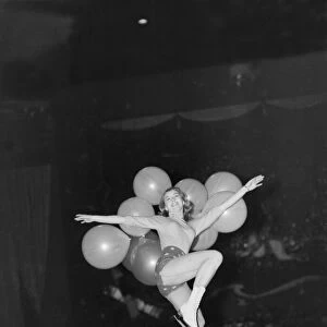 Ice Skating - Shirley Burke DM 3 / 3 / 1952 C1059 / 1