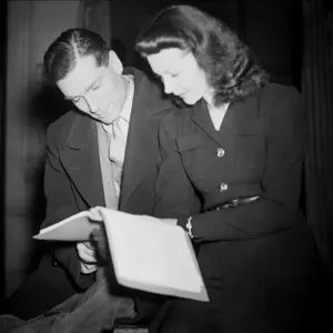 Image shows British actors Sir Laurence Olivier and his wife, Vivien Leigh