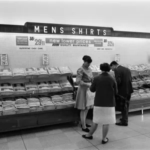 All'interno di una filiale di Marks & Spencer. 22 settembre 1966. All'interno di una filiale di Marks & Spencer. 22 settembre 1966.