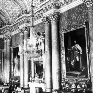 Interior view of Buckingham Palace showing the Blue Drawing Room, circa 1960 Interior view of Buckingham Palace showing the Blue Drawing Room, circa 1960