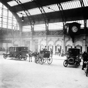 Interior view Snow Hill railway station in Birmingham showing the booking hall concourse