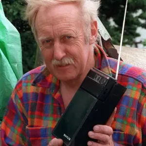 Inventor Trevor Baylis with his clockwork radio 1993